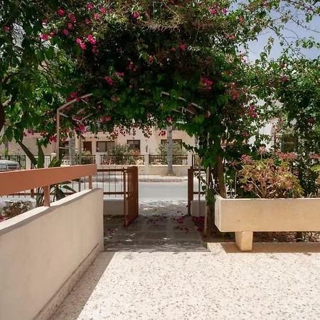 Color Cyprus 3 Bedrooms Near Sea *