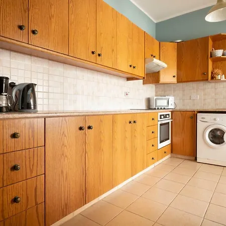 Color Cyprus 3 Bedrooms Near Sea *