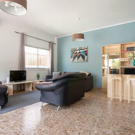 Color Cyprus 3 Bedrooms Near Sea ラルナカ